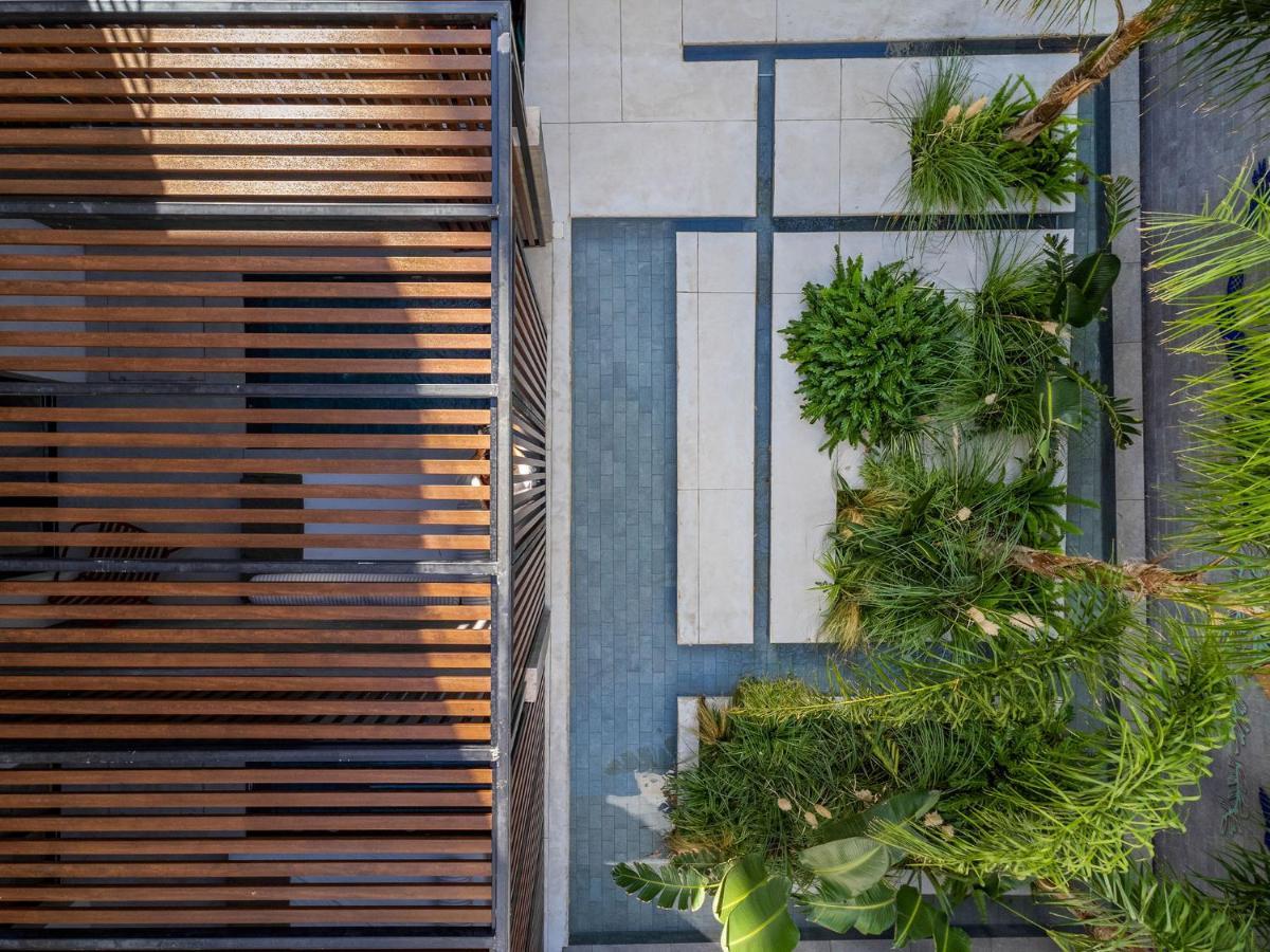 The Newel Psychiko Hotell Aten Exteriör bild The courtyard of the house