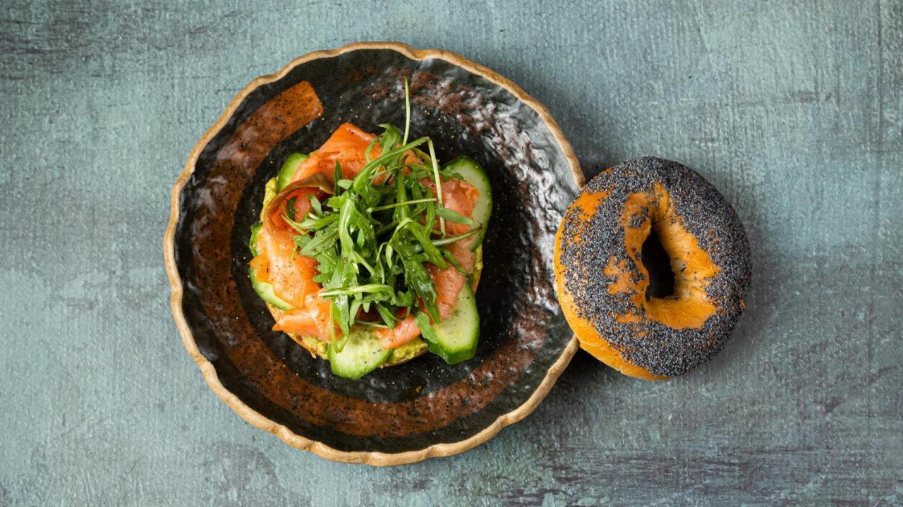 The Newel Psychiko Hotell Aten Exteriör bild A bagel with lox and cream cheese