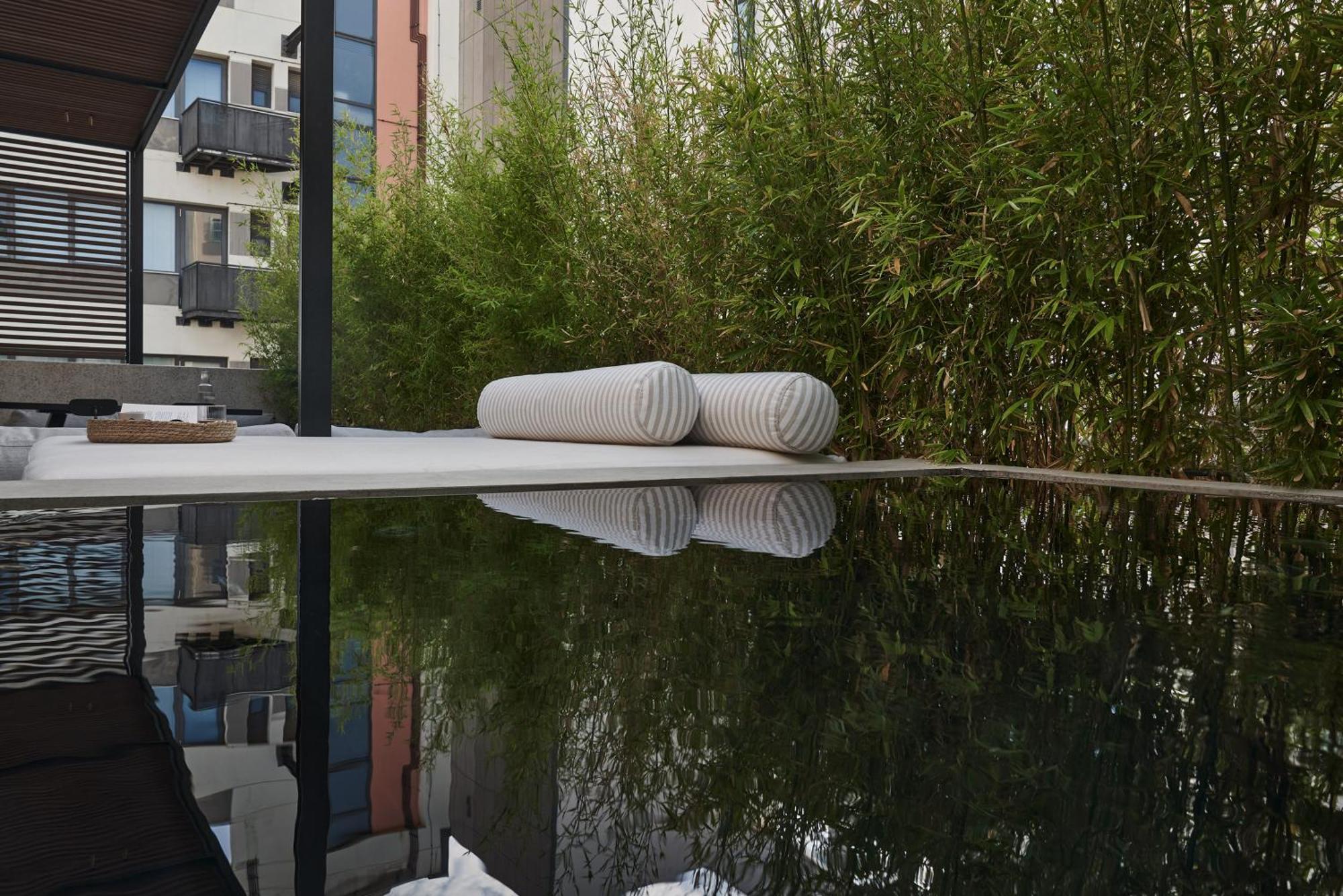 The Newel Psychiko Hotell Aten Exteriör bild The reflecting pool