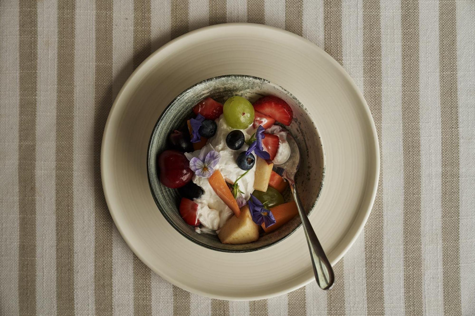 The Newel Psychiko Hotell Aten Exteriör bild Fruit salad