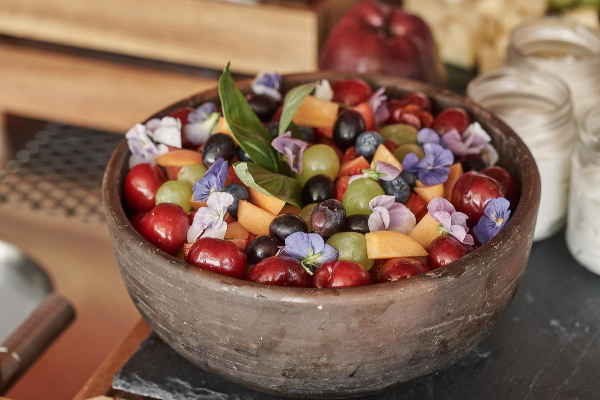 The Newel Psychiko Hotell Aten Exteriör bild Fruit salad