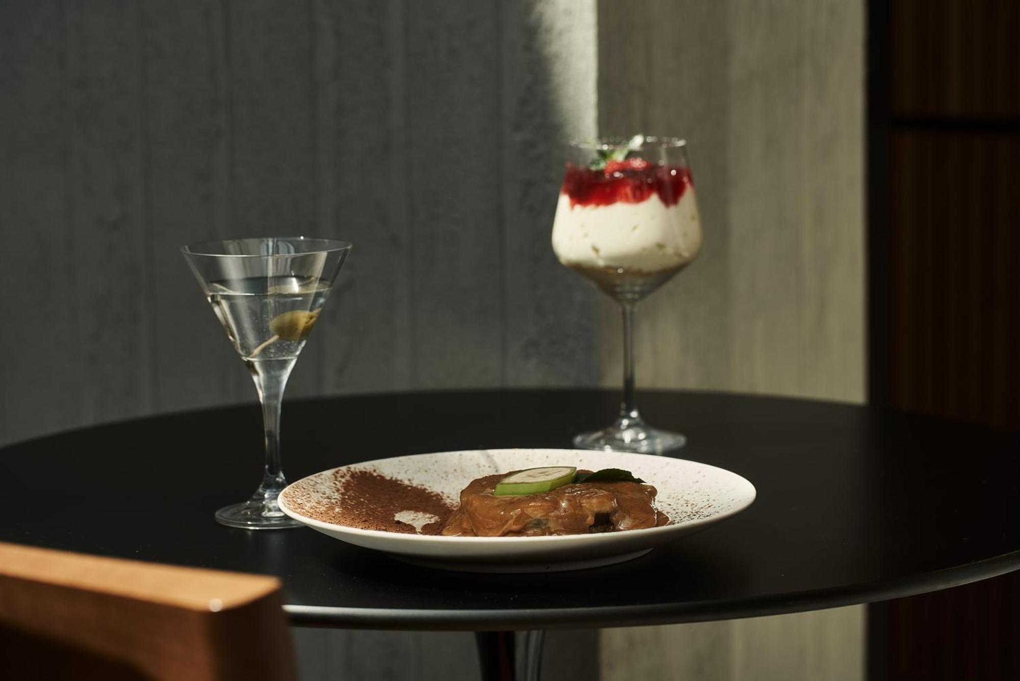 The Newel Psychiko Hotell Aten Exteriör bild A chocolate parfait